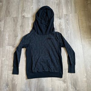 Nike pullover hoodie, perfect for a workout or a warm hoodie for a cool time!